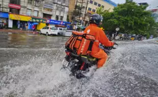 Delhi Rains: Experts Warn People of Potential Health Risks