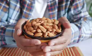 5 Reasons Why You Should Eat Almonds Empty Stomach