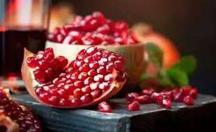 5 Reasons Why You Should Eat A Pomegranate Daily