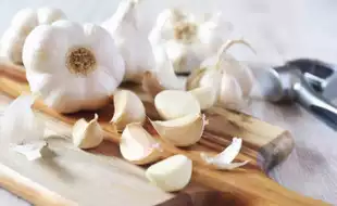 Banned Chinese Garlic In Indian Markets: Can Cause Cancer, Kidney failure, Know Ways To Identify