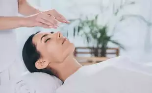 Can Reiki Help Ease The Pain of Cancer Treatment? Study Says Yes